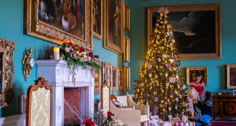 Stourhead Decorating the Christmas Tree, credit Steven Haywood